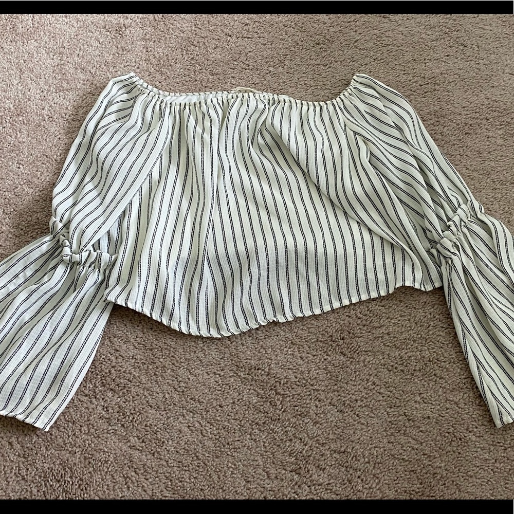 Off the shoulder size: Small